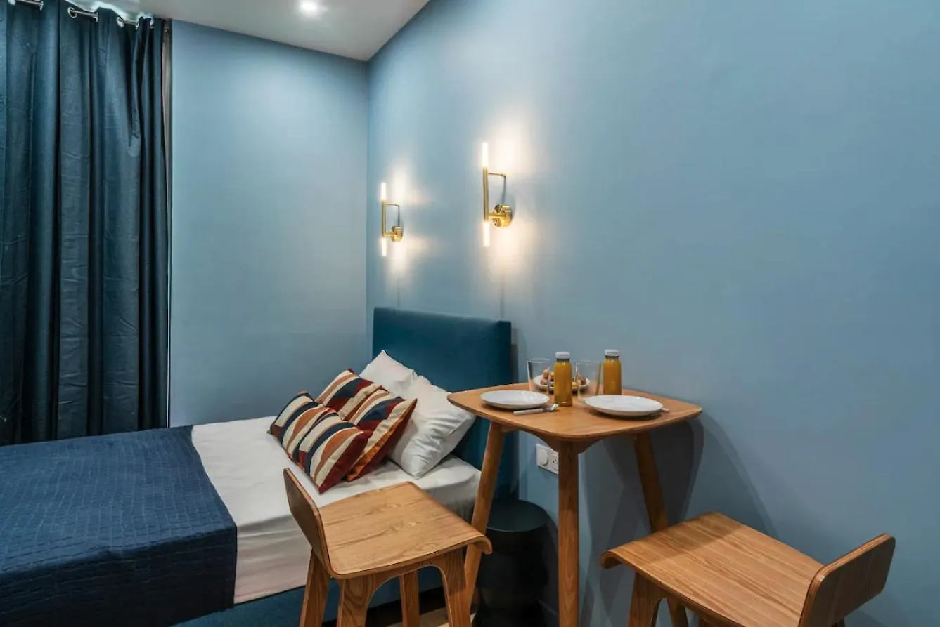 Charmant Studio Paris 17 0*,  צרפת